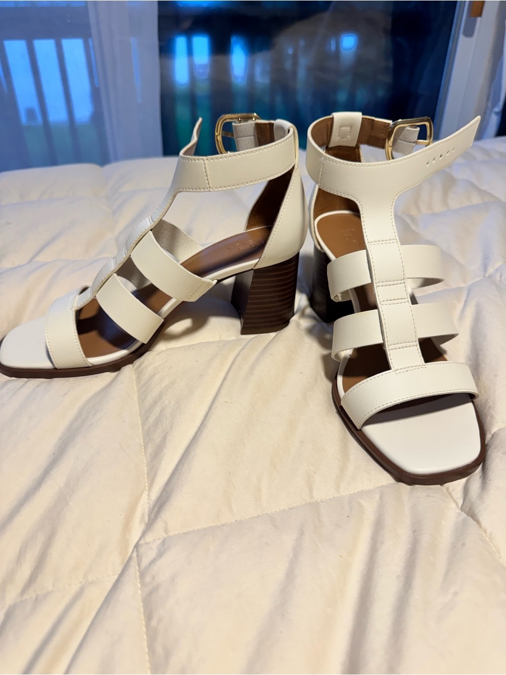 Nordstrom Rack White Block Heel T-Strap Sandals Size 7,5